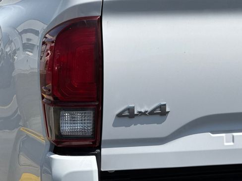 Used 2020 Toyota Tacoma SR AWD/4WD image 28