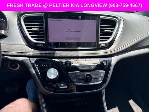 Used 2025 Chrysler Pacifica Limited FWD image 17