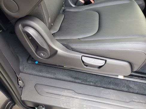 New 2026 Kia Carnival EX FWD image 32