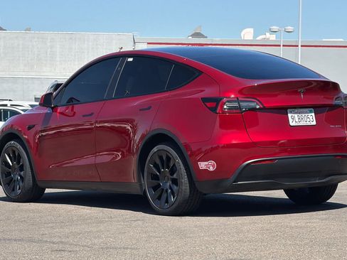 Used 2024 Tesla Model Y Long Range AWD/4WD image 7