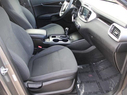 Used 2018 Kia Sorento AWD image 8