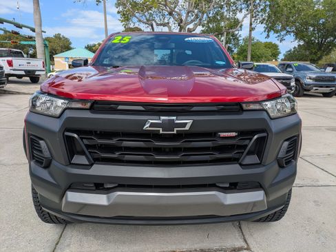 Used 2025 Chevrolet Colorado Trail Boss w/ Midnight Edition AWD/4WD image 8
