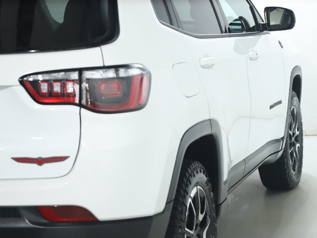 Used 2025 Jeep Compass Trailhawk AWD/4WD image 44