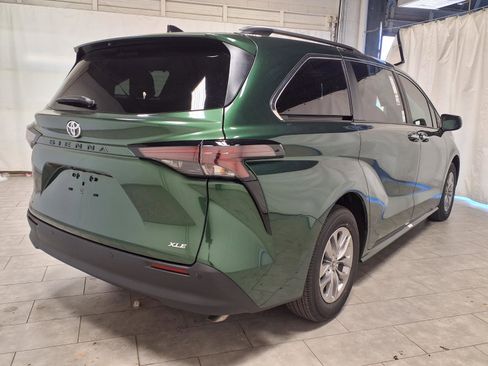 New 2026 Toyota Sienna XLE image 9