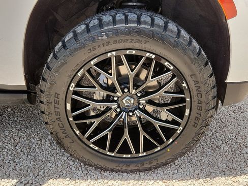 Used 2023 Chevrolet Tahoe High Country AWD/4WD image 7