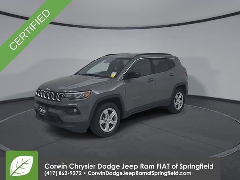 Used 2024 Jeep Compass Latitude image 7