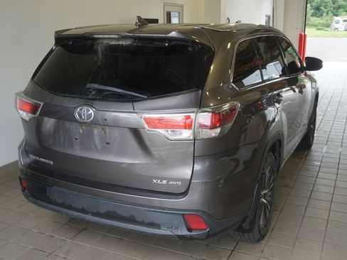 Used 2016 Toyota Highlander XLE w/ Preferred Accessory Package AWD/4WD image 4