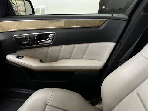 Used 2011 Mercedes-Benz E 350 4MATIC Sedan image 62