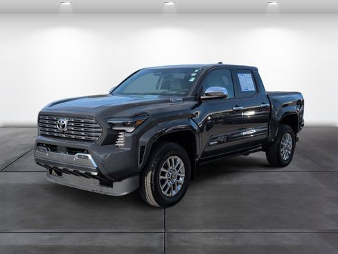 Used 2025 Toyota Tacoma Limited image 6