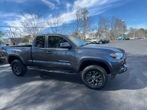 Used 2023 Toyota Tacoma SR5 w/ Technology Package image 3