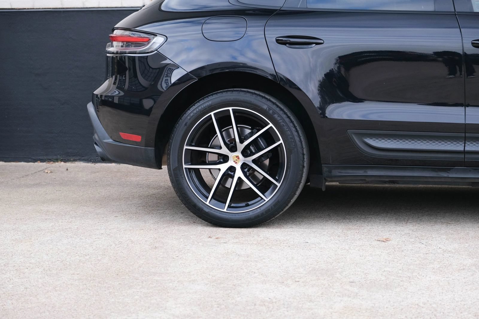 Used 2022 Porsche Macan w/ Premium Package Plus AWD/4WD image 12