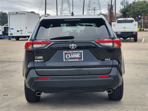 Used 2023 Toyota RAV4 XLE Premium image 6