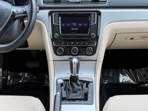 Used 2019 Volkswagen Passat 2.0T Wolfsburg w/ Wheels & Sunroof Package FWD image 27