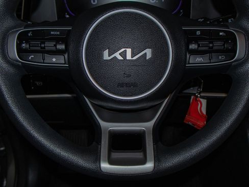 Used 2025 Kia Sportage LX AWD/4WD image 11