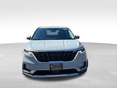 Used 2024 Kia Carnival EX image 2