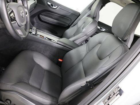 Used 2025 Volvo XC60 B5 Plus AWD/4WD image 10