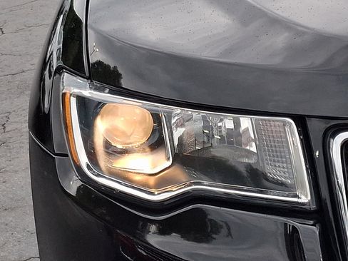 Used 2019 Jeep Grand Cherokee Limited AWD/4WD image 9
