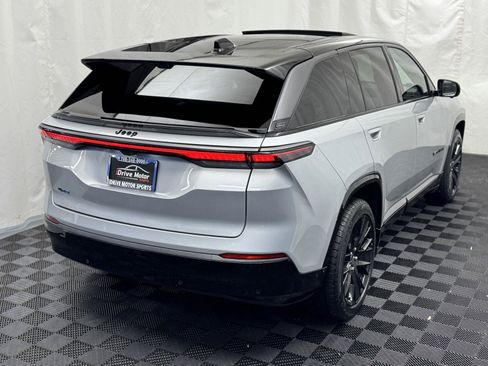 Used 2024 Jeep Wagoneer Launch Edition image 11