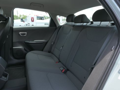 Used 2025 Kia K4 FWD image 11