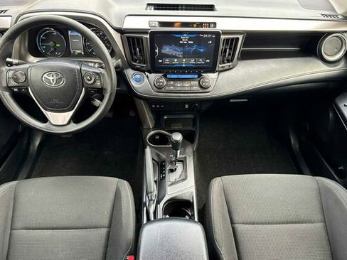 Used 2018 Toyota RAV4 LE Plus image 10