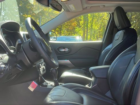 Used 2022 Jeep Cherokee Limited image 10