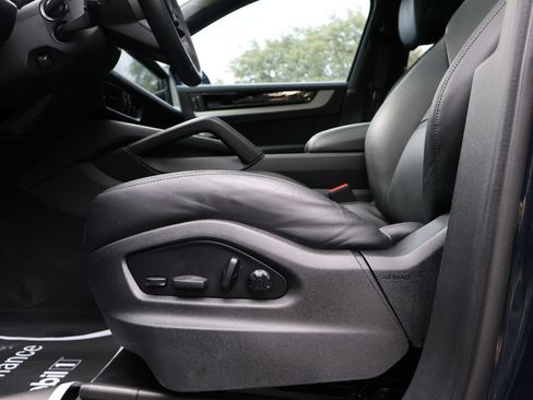 Certified 2024 Porsche Cayenne S AWD/4WD image 37