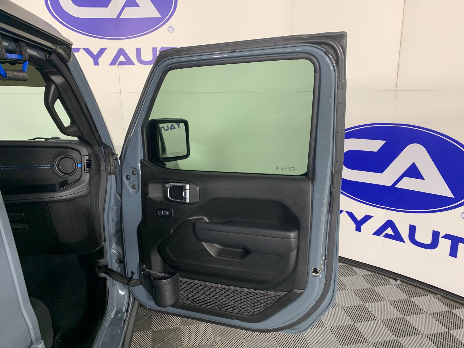 Used 2024 Jeep Wrangler Unlimited Rubicon 4xe w/ Technology Group AWD/4WD image 39