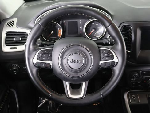 Used 2019 Jeep Compass Latitude FWD image 33