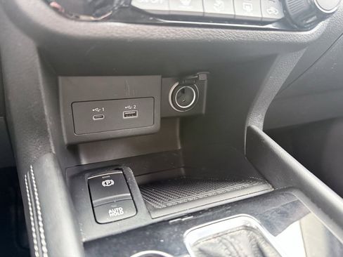 Used 2021 Nissan Kicks SV image 19