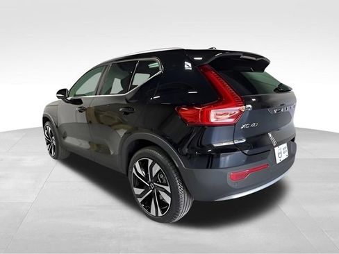 Used 2024 Volvo XC40 B5 Plus w/ Climate Package AWD/4WD image 3