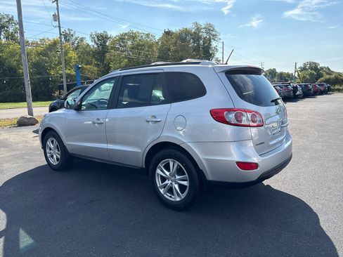 Used 2011 Hyundai Santa Fe SE image 4