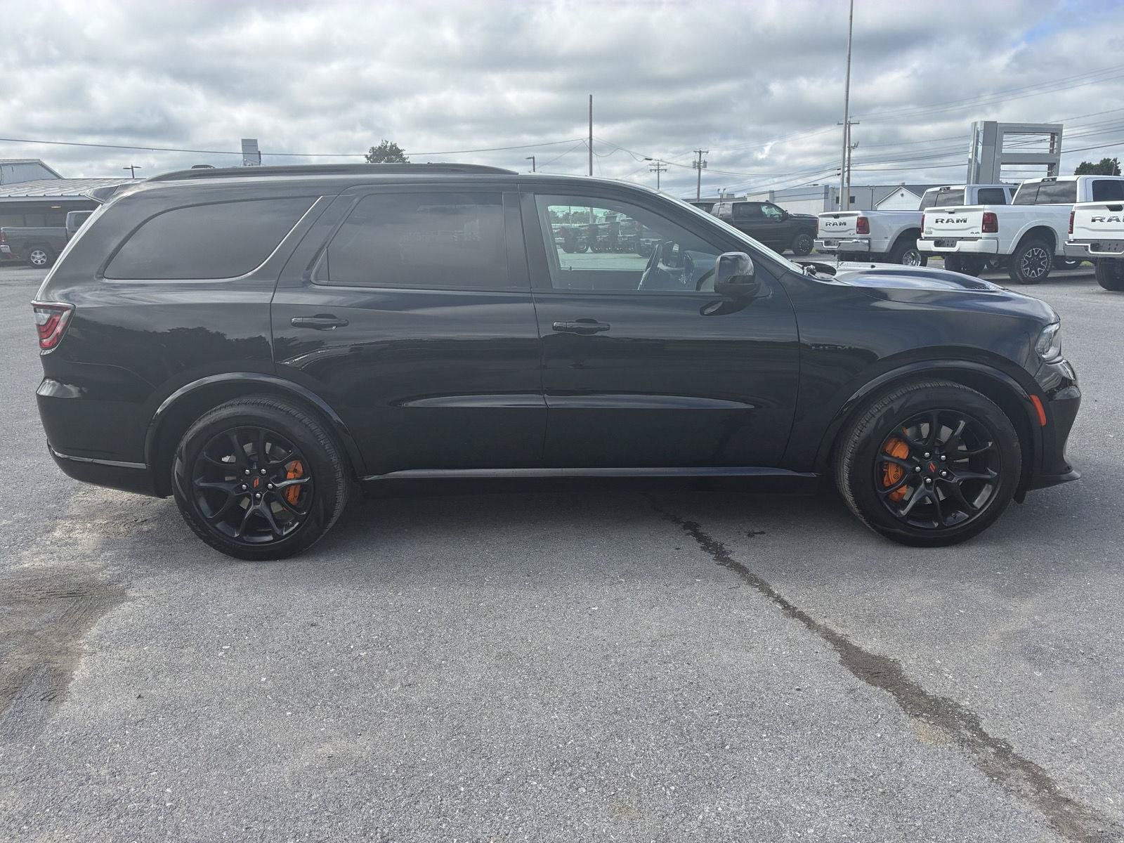Used 2023 Dodge Durango R/T w/ Hemi Orange Plus Package AWD/4WD image 8
