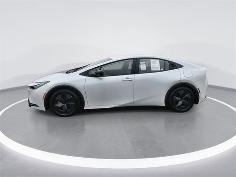 Used 2024 Toyota Prius Prime XSE Premium image 5