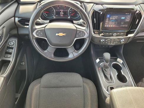 Used 2021 Chevrolet Traverse LT image 18