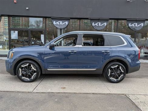 Certified 2023 Kia Telluride S image 12