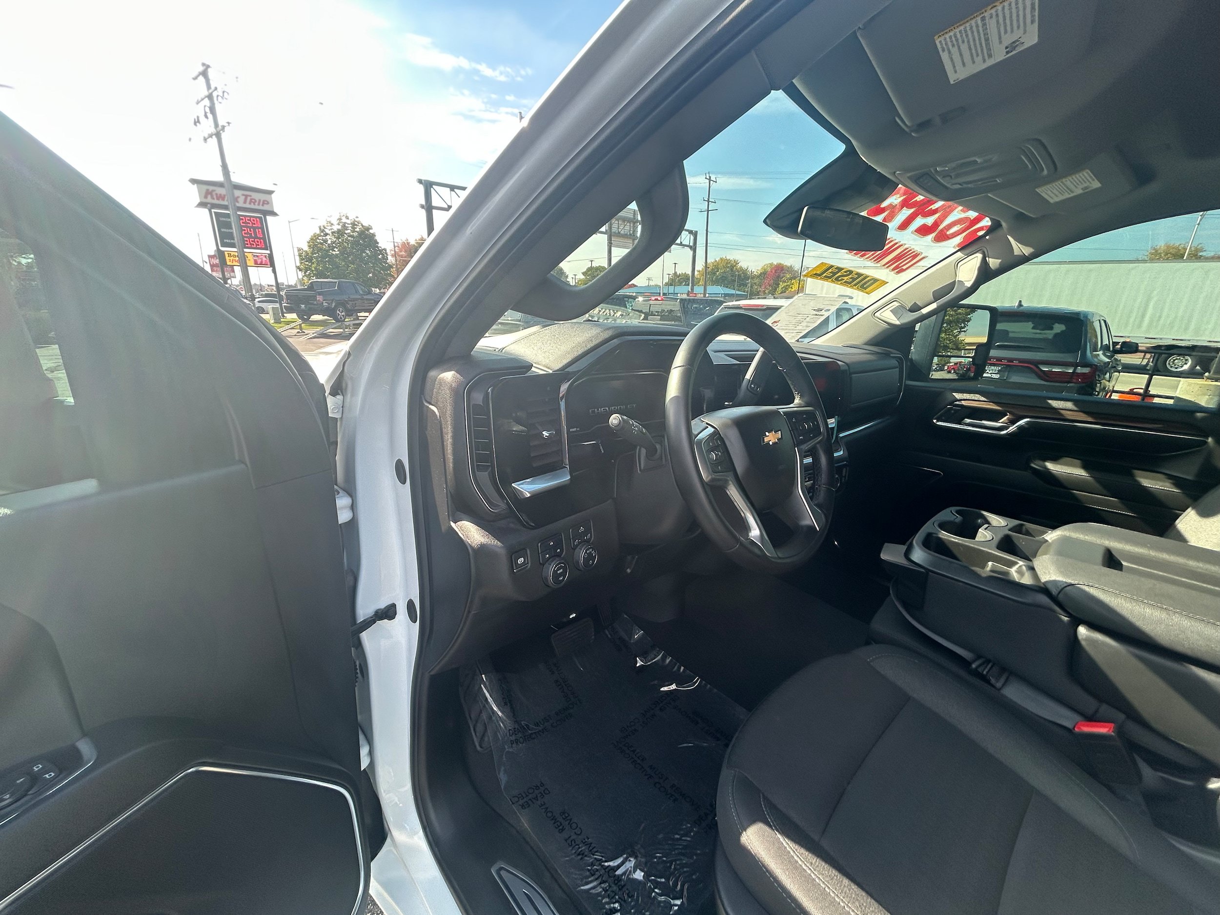 Used 2024 Chevrolet Silverado 3500 LT AWD/4WD image 9
