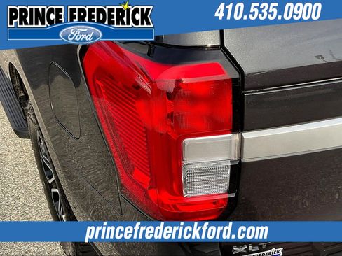 Used 2024 Ford Expedition XLT image 28
