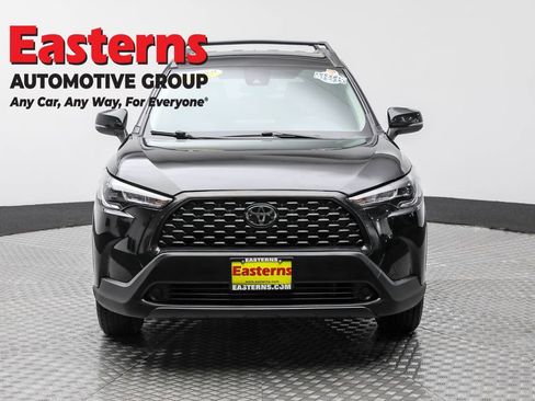 Used 2022 Toyota Corolla Cross LE image 2