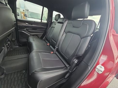 Used 2023 Jeep Grand Cherokee Overland w/ Luxury Tech Group IV AWD/4WD image 22