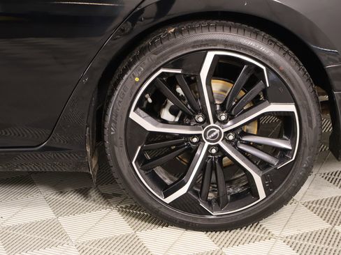 Used 2024 Nissan Altima 2.5 SR image 17