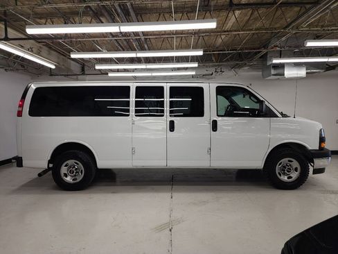 Used 2018 GMC Savana 3500 LT w/ LT Preferred Equipment Group image 4