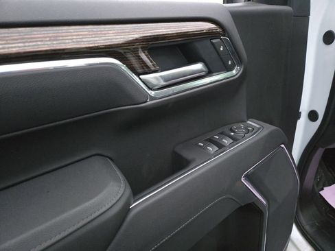 Used 2025 GMC Sierra 1500 Elevation image 11