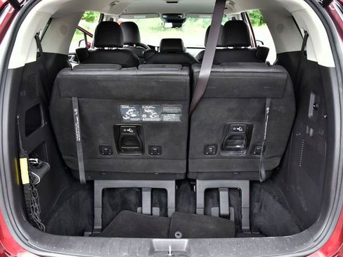Used 2024 Kia Carnival EX FWD image 33