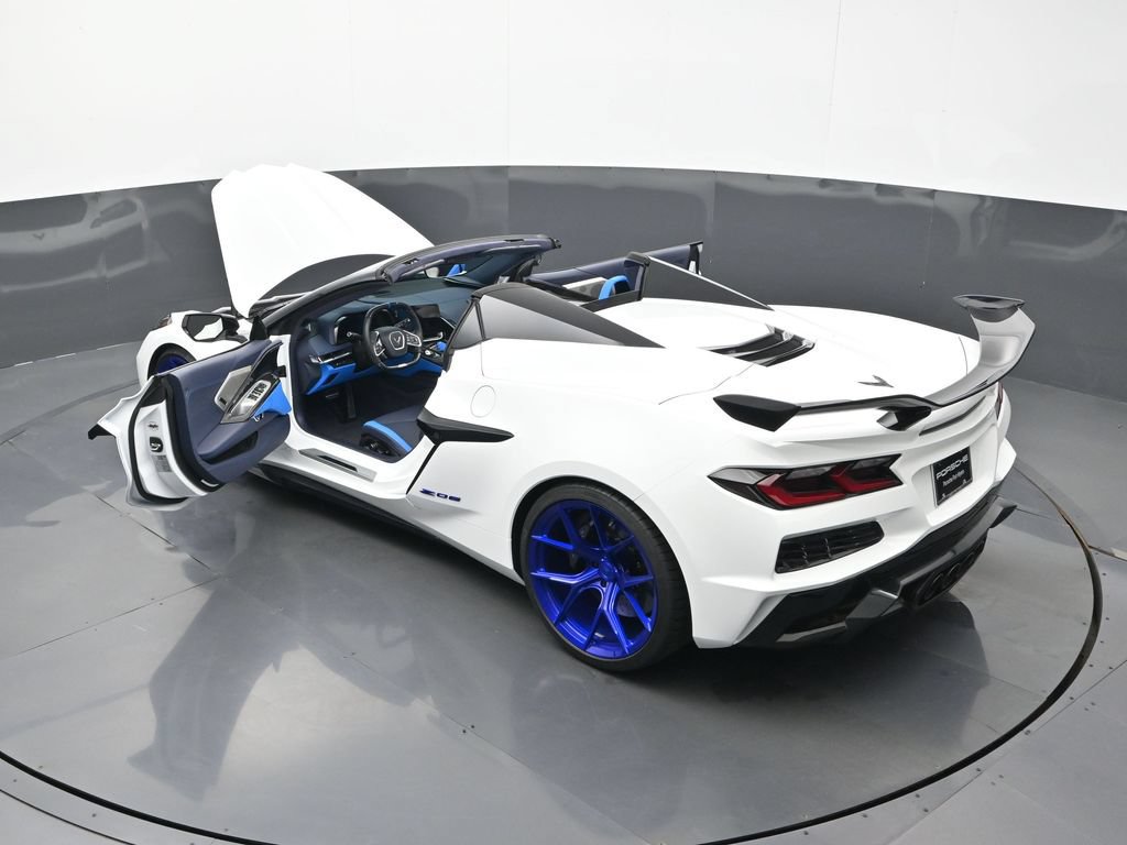 Used 2024 Chevrolet Corvette Z06 w/ Z07 Performance Package RWD image 23