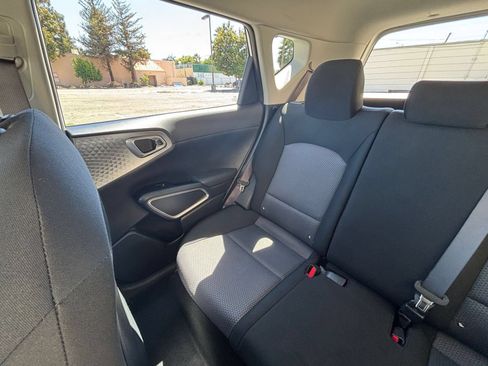 Used 2025 Kia Soul LX w/ LX Technology Package FWD image 32