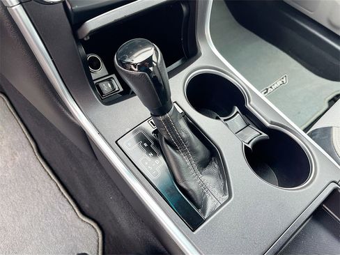 Used 2017 Toyota Camry SE image 16