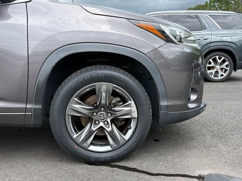 Used 2019 Toyota Highlander Limited Platinum FWD image 26