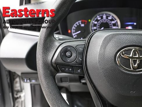 Used 2022 Toyota Corolla LE FWD image 15