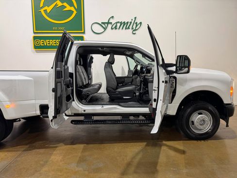 Used 2023 Ford F350 XL w/ Snow Plow/Camper Package image 11