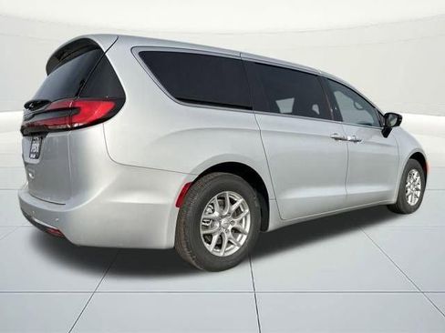 New 2026 Chrysler Pacifica Select image 31